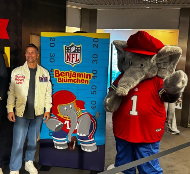 Benjamin Blümchen goes @nfl .
Ausgestattet mit einem maßgeschneiderten Trikot aus unserem Hause geht’s bald wieder auf Tour 🐘🏈
